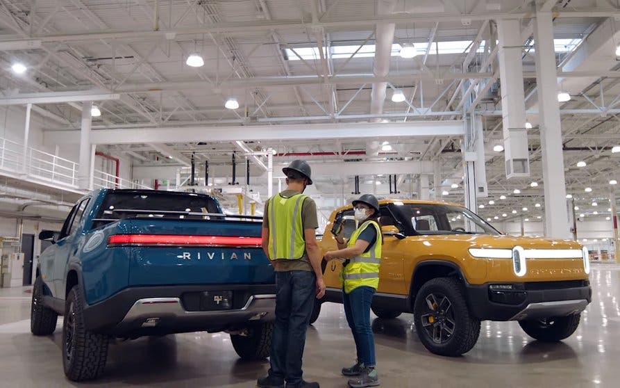 Rivian R1T en su fábrica de Plymouth.