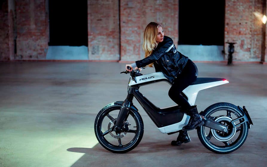 NOVUS le pone precio a su motocicleta eléctrica