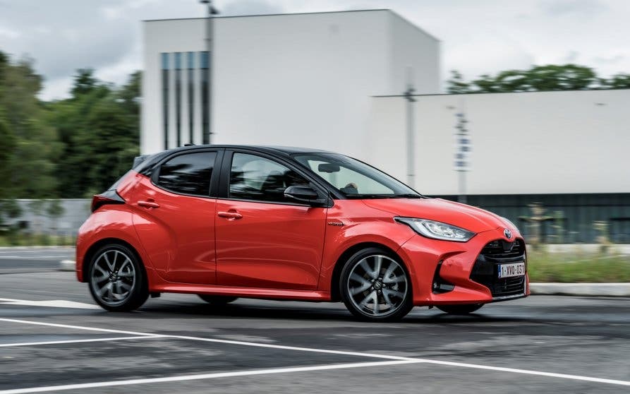 Toyota-Yaris-Hybrid-2020-portada
