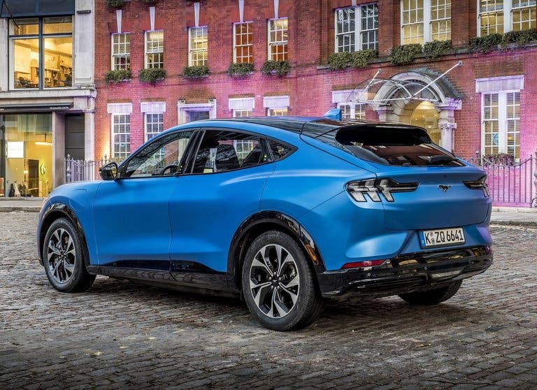 Ford-Mustang-Mach-E-2021-03