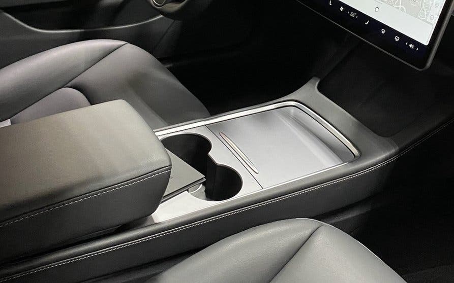 La nueva consola central del Tesla Model 3 2021.