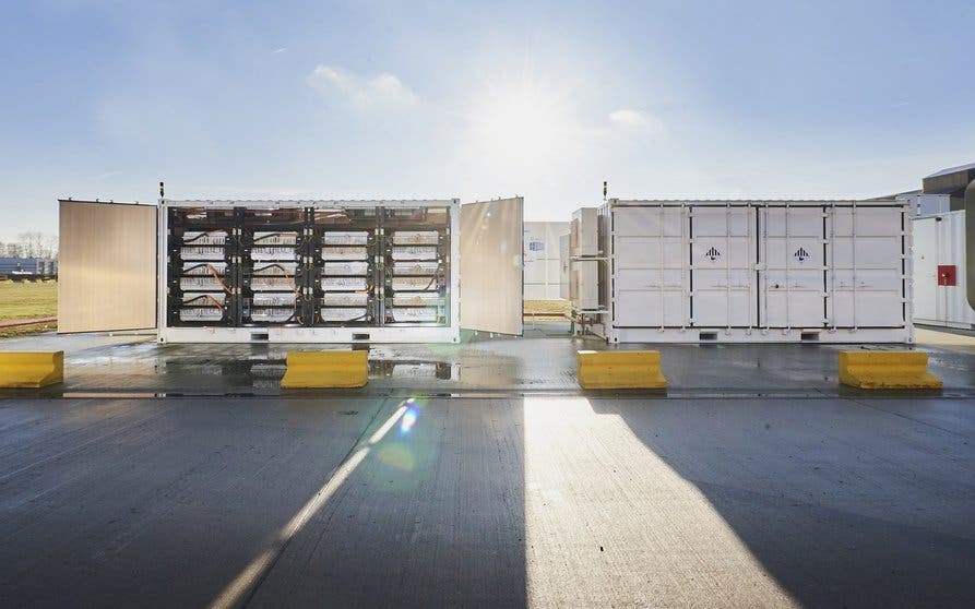 RENAULTPOWERSLOW-CARBONENERGYSYSTEMWITHMORETHAN1000SECOND-LIFEBATTERIES(2)
