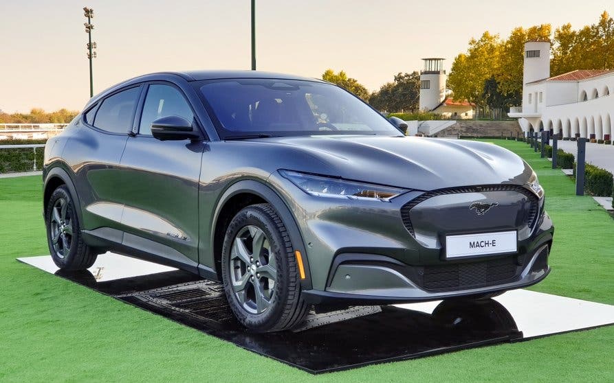 ford-mustang-mach-e-2021-portada