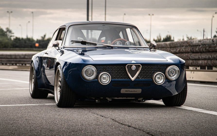 alfa-romeo-gt-totem-automobili-portada
