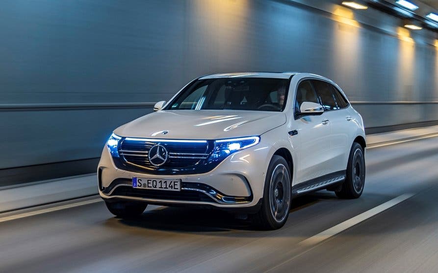 EQC 400 4MATIC designo diamantweiß bright