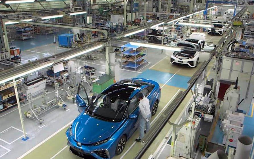 Japon prohibira coches combustion