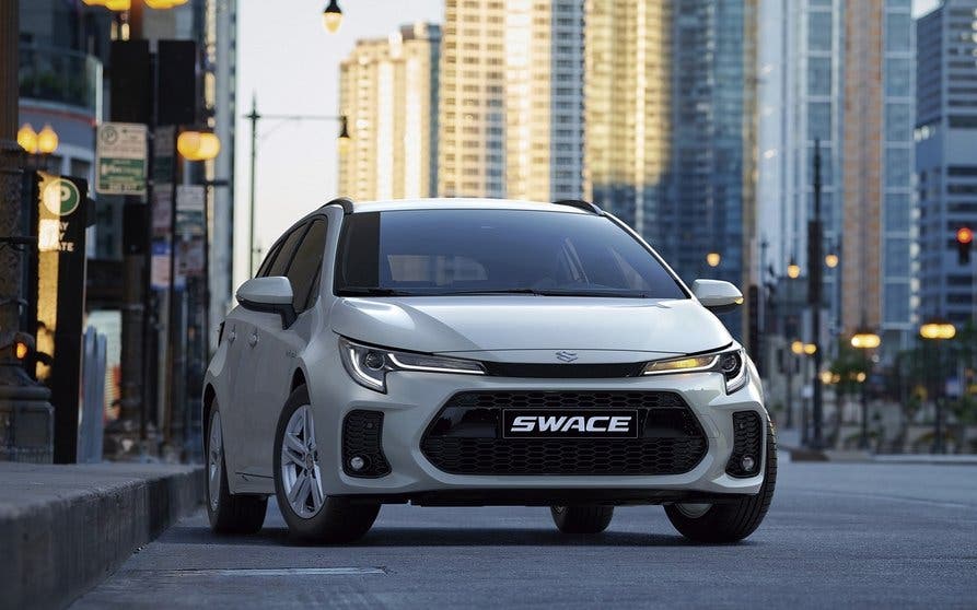 Confirmandos para España los precios del Suzuki Swace híbrido.