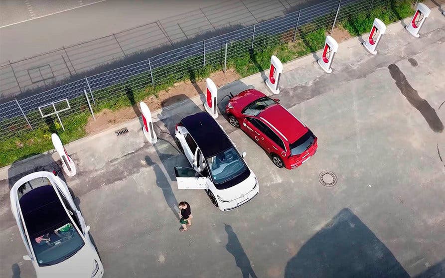 supercargadores tesla fabricantes chcoes electricos