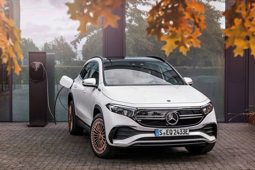 Mercedes-EQ, EQA 250, Edition 1, digitalweiss. EQA 250 (Stromverbrauch kombiniert: 15,7 kWh/100 km; CO2-Emissionen kombiniert: 0 g/km);Stromverbrauch kombiniert: 15,7 kWh/100 km; CO2-Emissionen kombiniert: 0 g/km*
Mercedes-EQ, EQA 250, Edition 1, digital white. EQA 250 (combined power consumption: 15.7 kWh/100 km, combined CO2 emissions: 0 g/km);Combined power consumption: 15.7 kWh/100 km, combined CO2 emissions: 0 g/km*