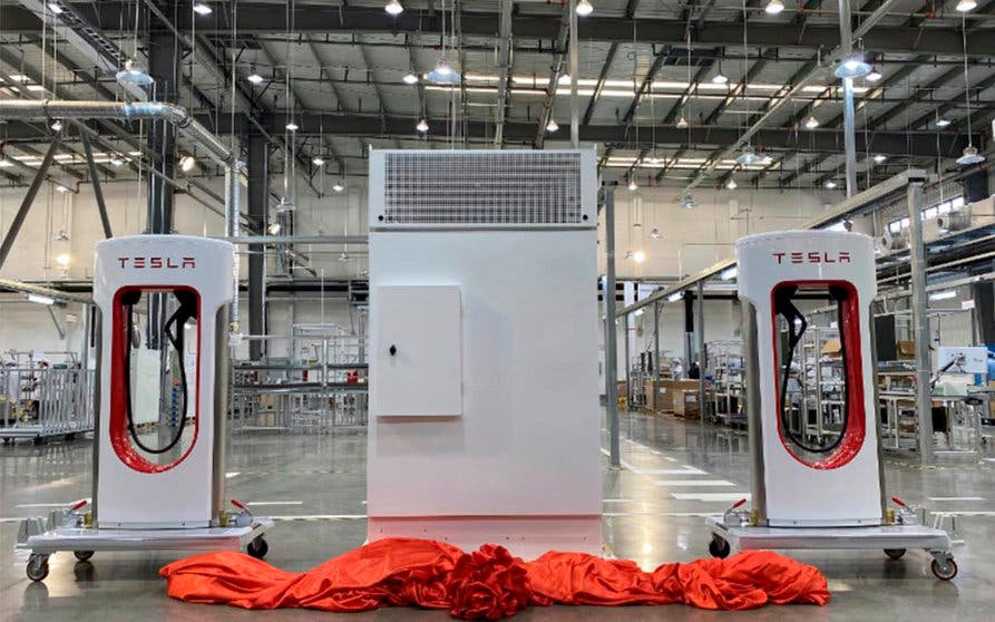 Primeros supercargadores equipos de reacrga Tesla Shanghai
