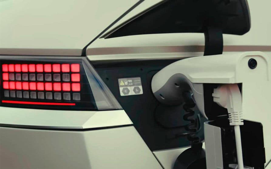 Adaptador de carga exterior sistema V2L Hyundai Ioniq5