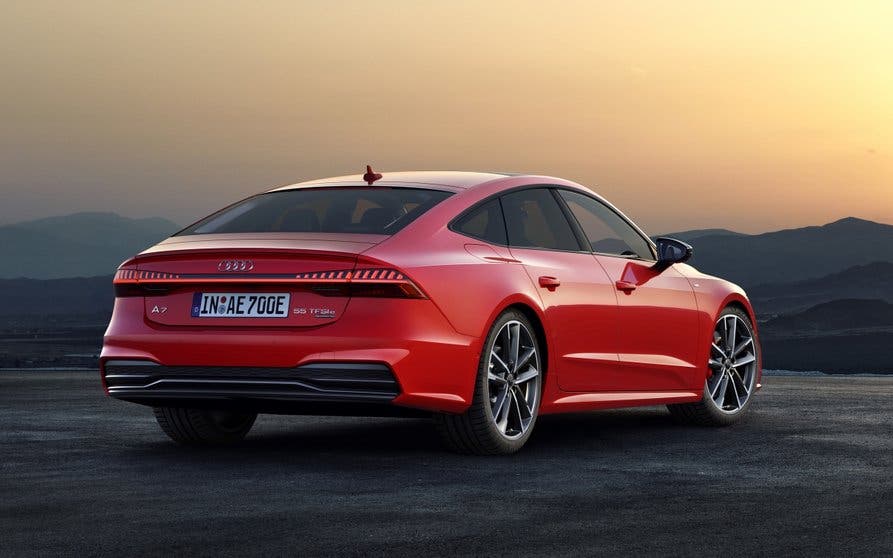 Audi A7 Sportback TFSIe Tango red