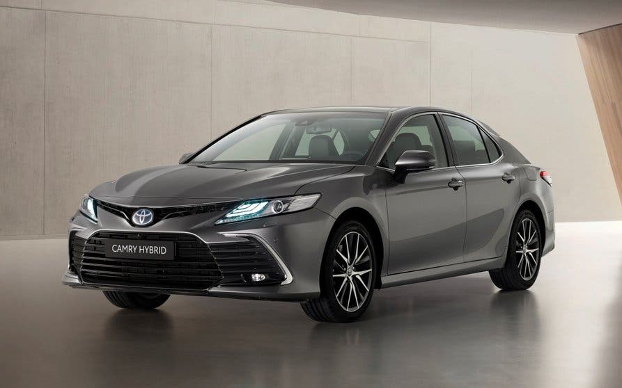 toyota-camry-hybrid-2021_portada
