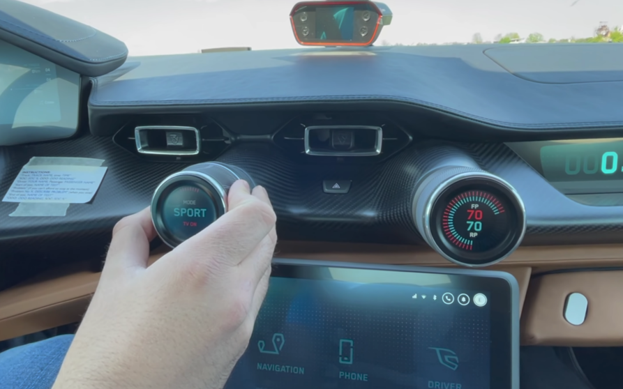 Mate Rimac muestra el funcionamiento del selector de modos de conducción del C_Two.