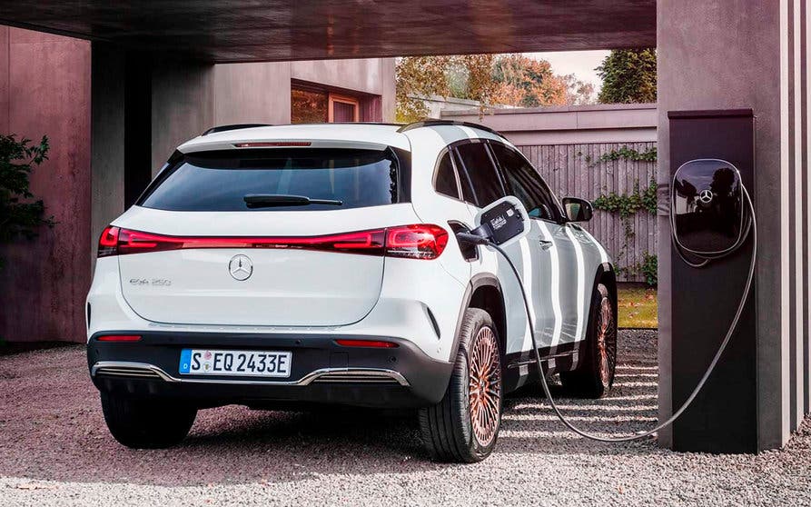 mercedes eqa
