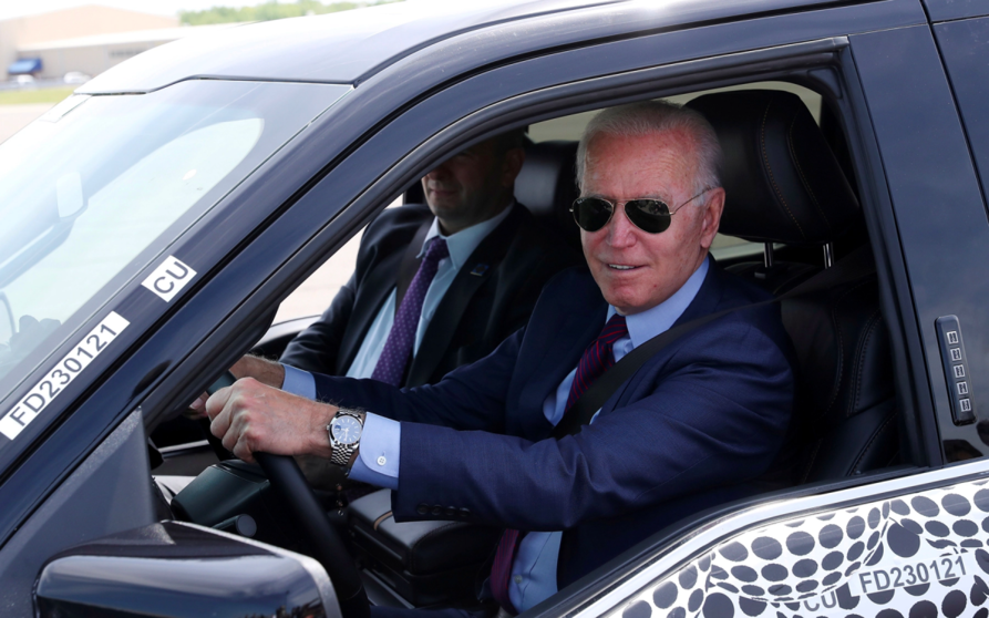 Joe Biden a bordo de la Ford F-150 Lightning