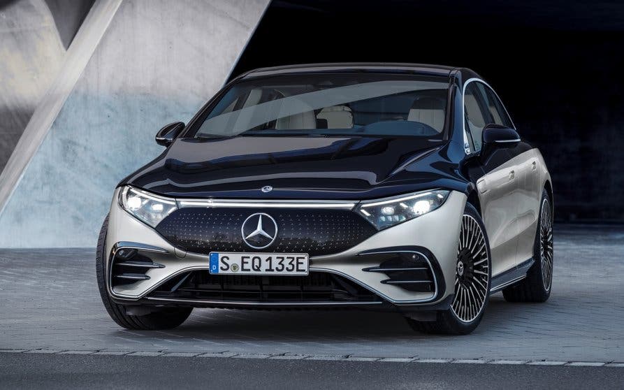 Mercedes-EQS 580 4MATIC, Exterieur, Farbe: hightechsilber/obsidianschwarz, AMG-Line, Edition 1