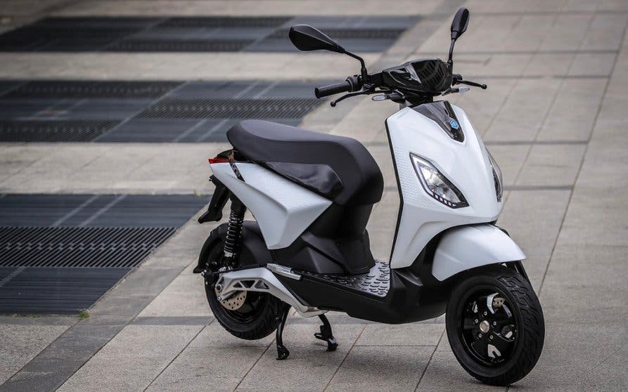 Piaggio pone precio al Piaggio One, su scooter eléctrico.