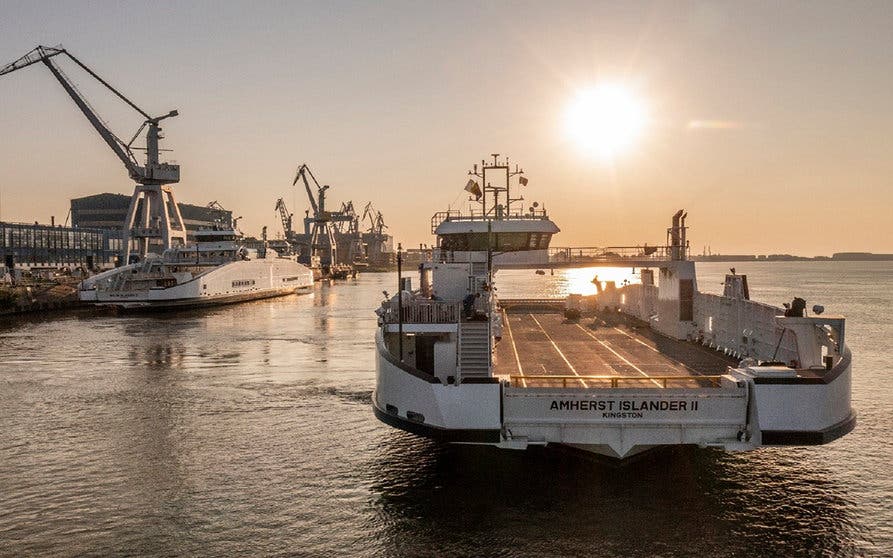 PORTADA - El puerto de Ontario recibe sus dos nuevos barcos completamente eléctricos