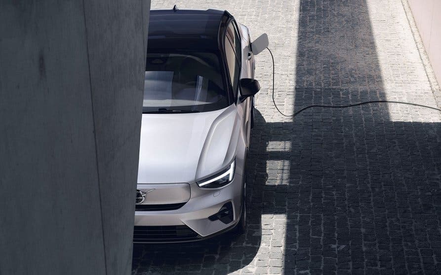 281920_Volvo_C40_Recharge_Dawn_Silver