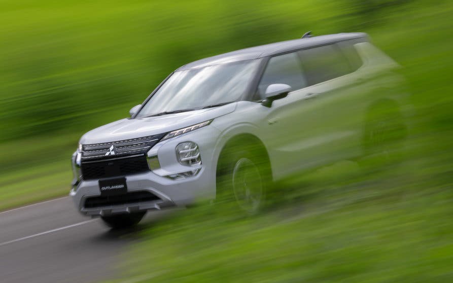 mitsubishi-outlander-phev-2022