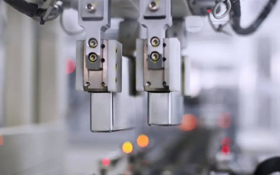 PORTADA - CATL presenta una inversión multimillonaria para favorecer el reciclaje de los materiales de las baterías de coches eléctricos