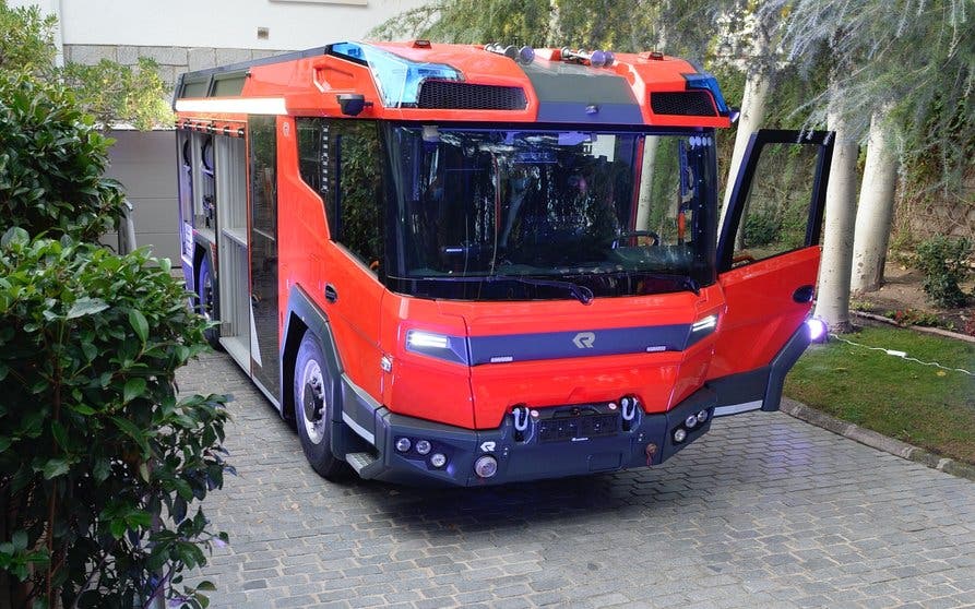 Llega a España el primer camión de bomberos eléctrico.