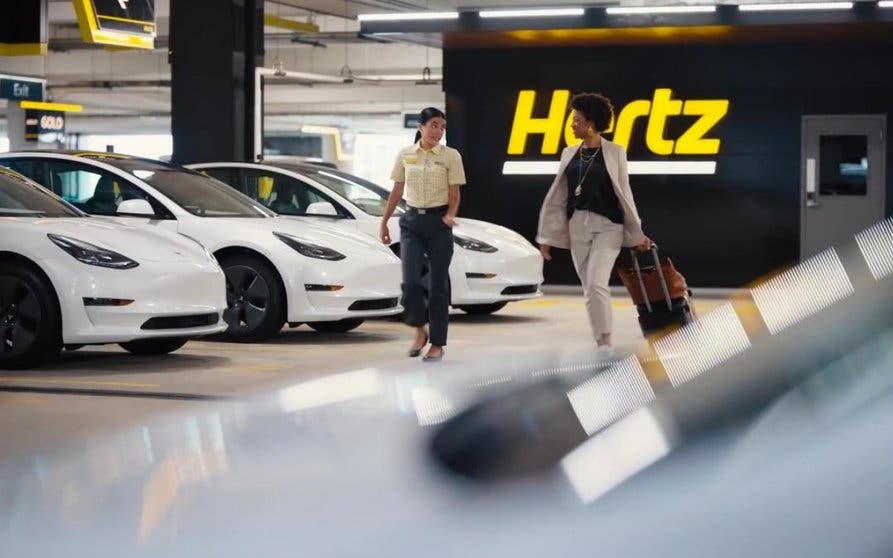 Hertz comprará 100.000 coches eléctricos a Tesla.