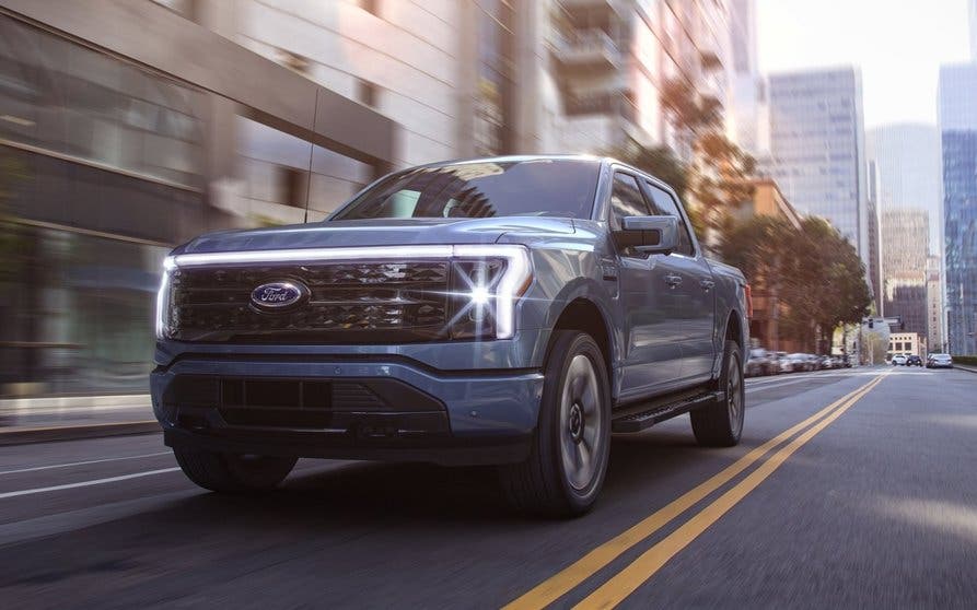 Ford-F-150-Lightning-2022-03