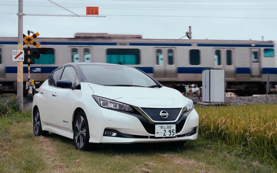 segunda vida baterias nissan leaf cruces ferroviarios japon