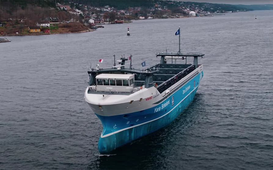 PORTADA - La firma Yara firma el primer portacontenedores totalmente eléctrico que operará en las aguas de Noruega