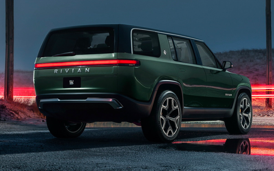 Rivian R1S.