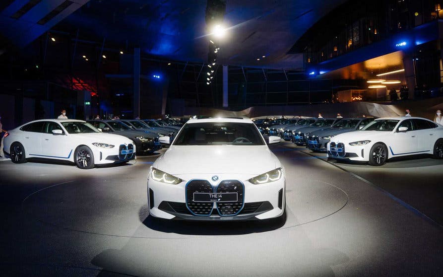 BMW se adelanta a los planes iniciales y comienza con las primeras entregas de su eléctrico i4