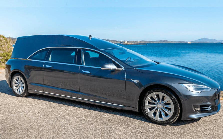 Coche funebre tesla model s