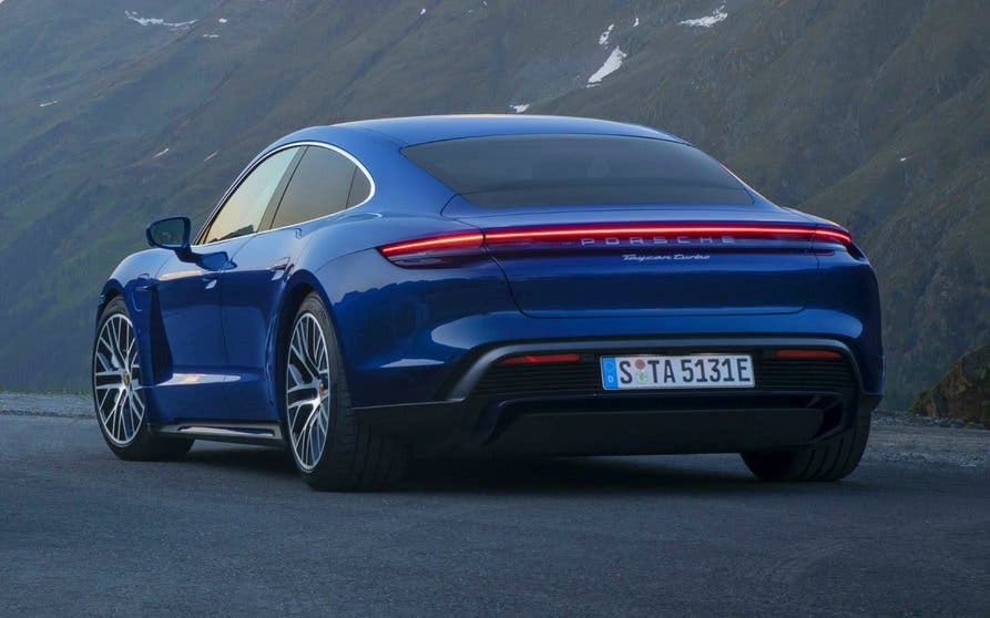 Al Porsche Taycan le podría salir un %22hermano menor%22.
