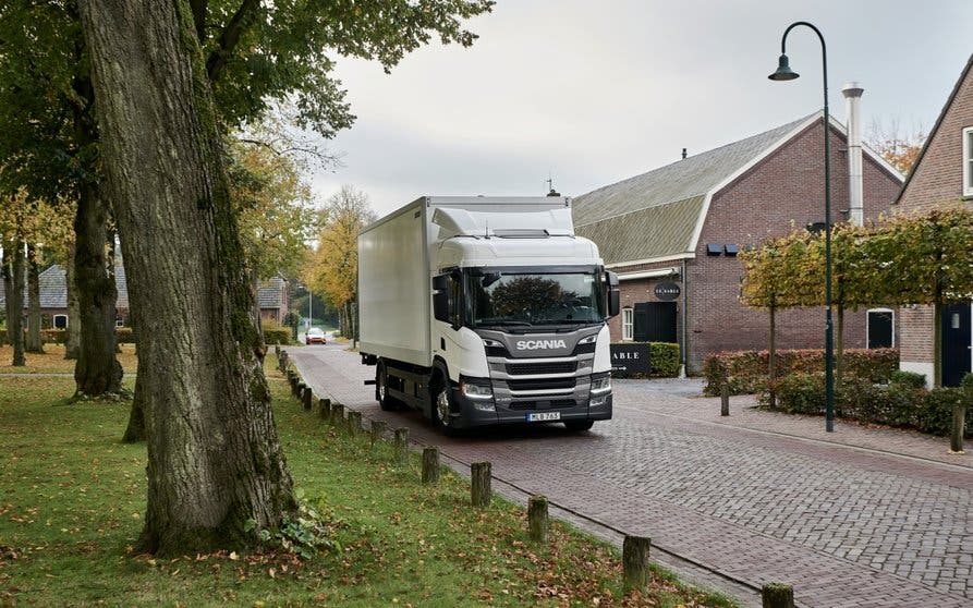 Scania P 320 PHEV 4x2 general cargo transport