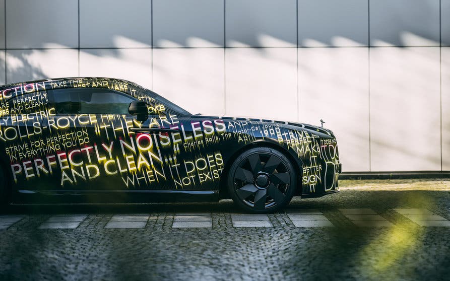 rolls-royce-spectre-electrico (1)