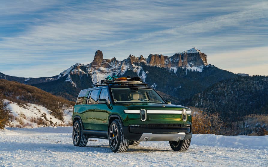 Rivian R1S.