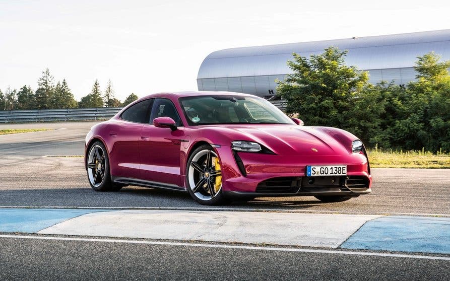 El Porsche Taycan dobla sus ventas de 2020.