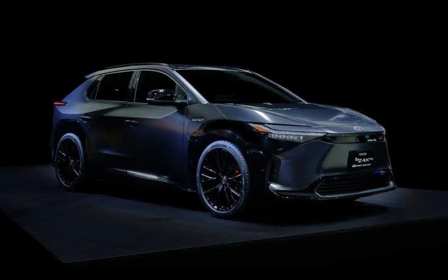 El Toyota bZ4X GR Sport se muestra con una mayor dosis de deportividad