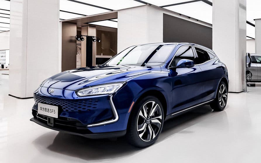 Huawei opta por ser suministrador de software a fabricantes automotrices.