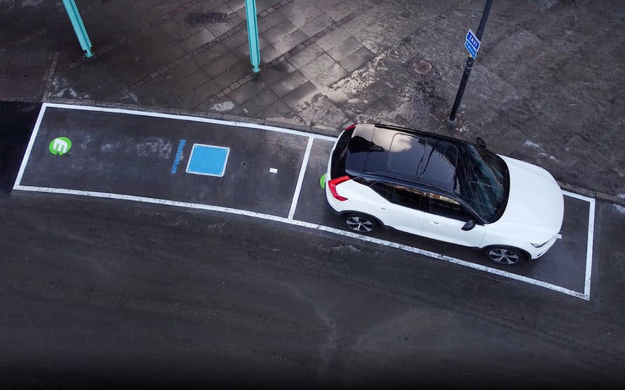 Volvo inicia las pruebas de recarga inalámbrica sobre sus modelos