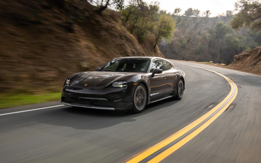 porsche-taycan-cross-turismo