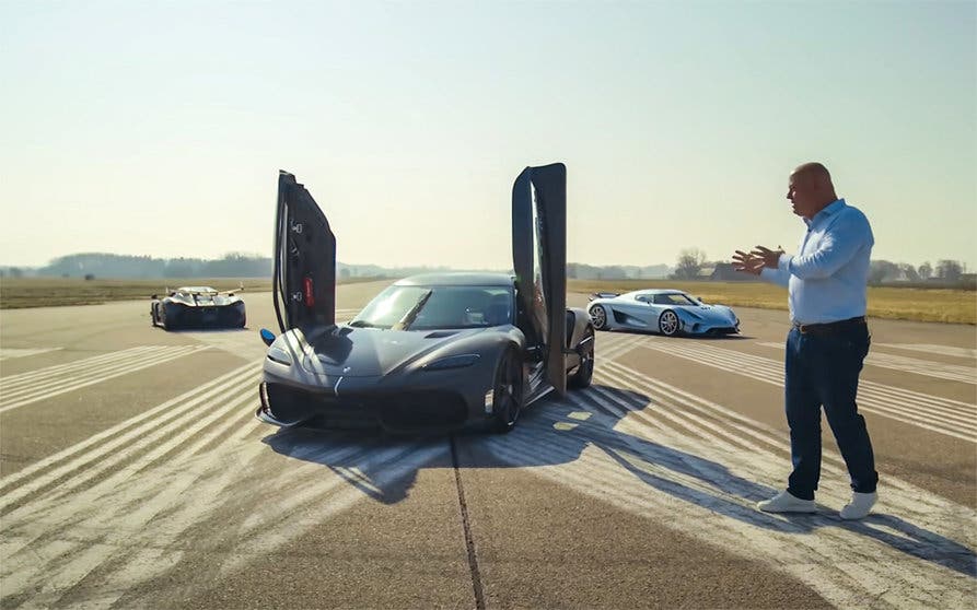 Christian von Koenigsegg da detalles sobre el Koenigsegg Gemera en un vídeo particular