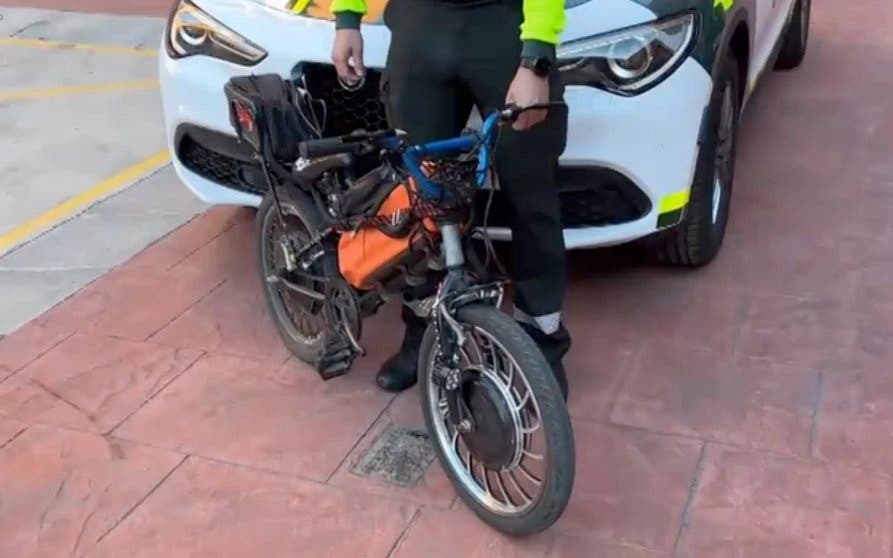 El vehículo ha sido interceptado por la Guardia Civil.