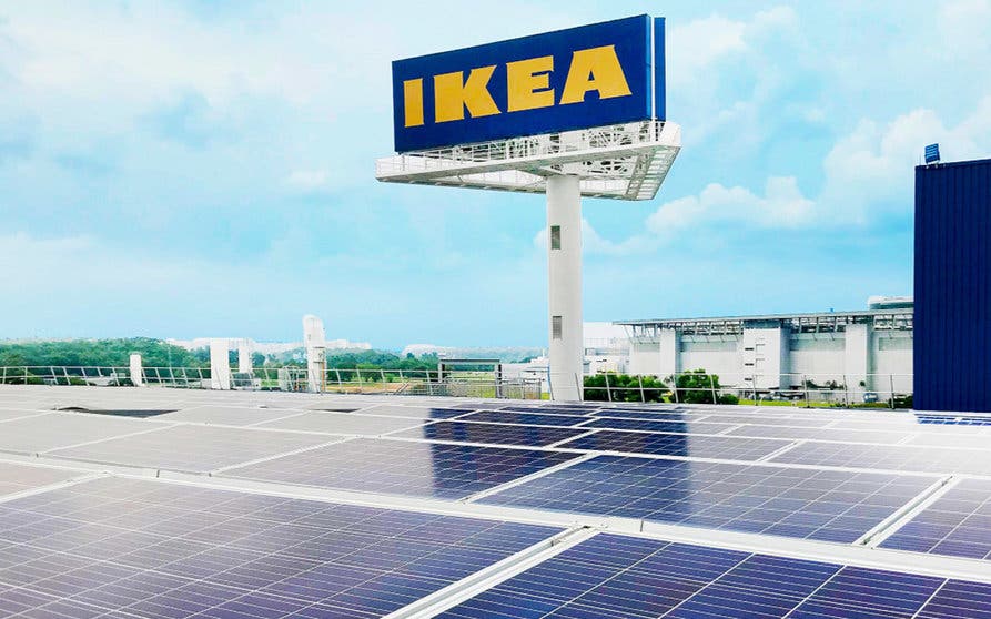 Placas solares en una tienda de Ikea.