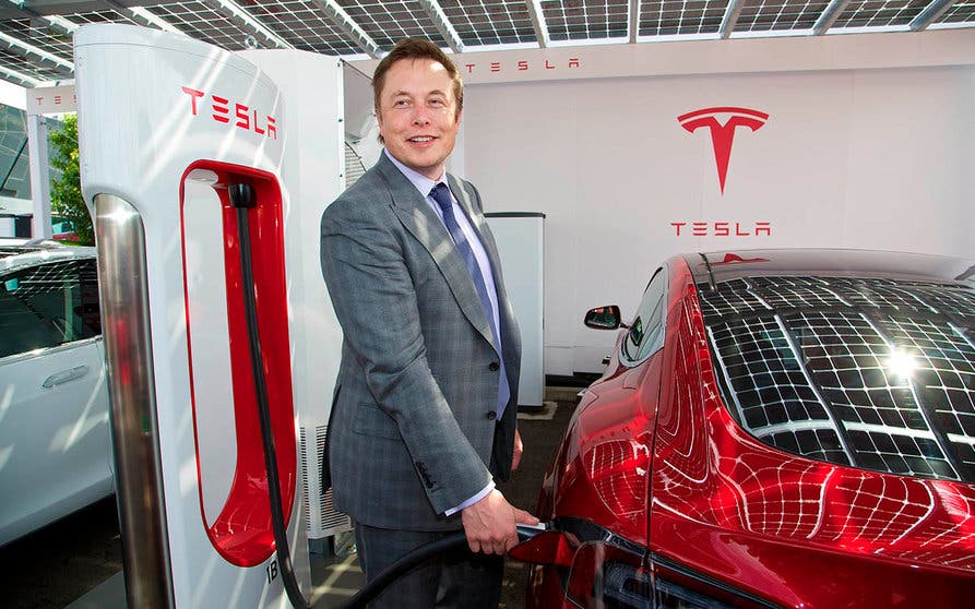 Elon Musk Tesla supercargadores ccs eeuu-portada