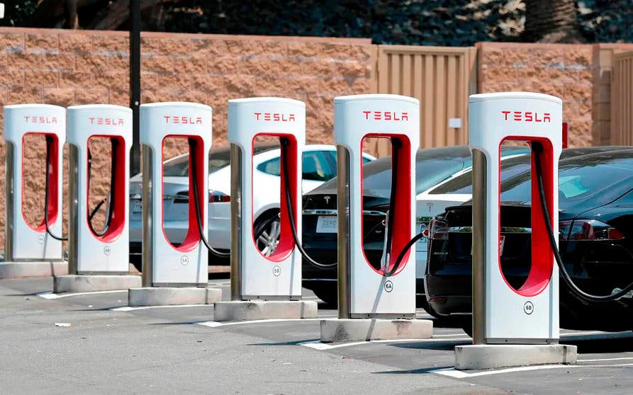 actualizacion tesla tiempo espera supercargadores-portada