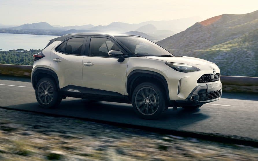 toyotayariscrosselectrichybrid2023-bi-tonoblancoperlado
