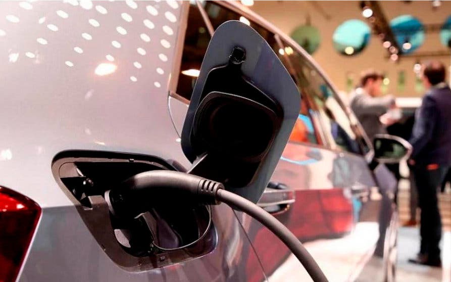 Precio elevado coches electricos-portada